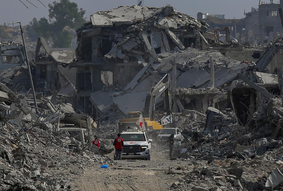 El Ejército de Israel recibe de la Cruz Roja los cuerpos de tres supuestos rehenes en Gaza