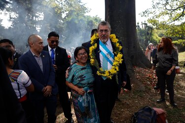 El presidente de Guatemala cita a la fiscal general que intentó evitar su investidura