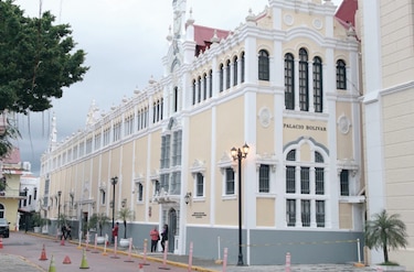 Asociación de diplomáticos cuestiona a Cancillería por el manejo del servicio exterior y las designaciones políticas