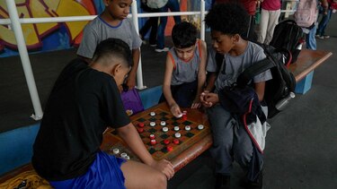 Cómo una escuela pública rompió con su pasado de drogas y violencia y se convirtió en una de las mejores del mundo