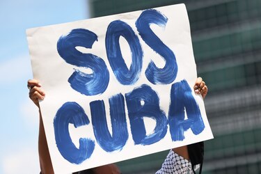 Cuba autoriza a viajeros libre importación de medicinas y alimentos