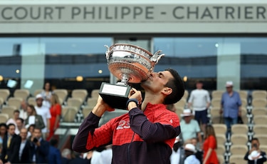 Djokovic agranda su leyenda en Roland Garros y recupera el puesto de número uno del mundo
