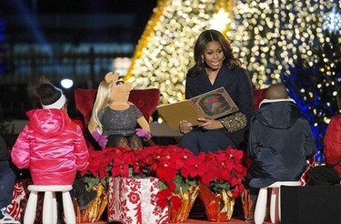 Obama enciende árbol nacional de Navidad