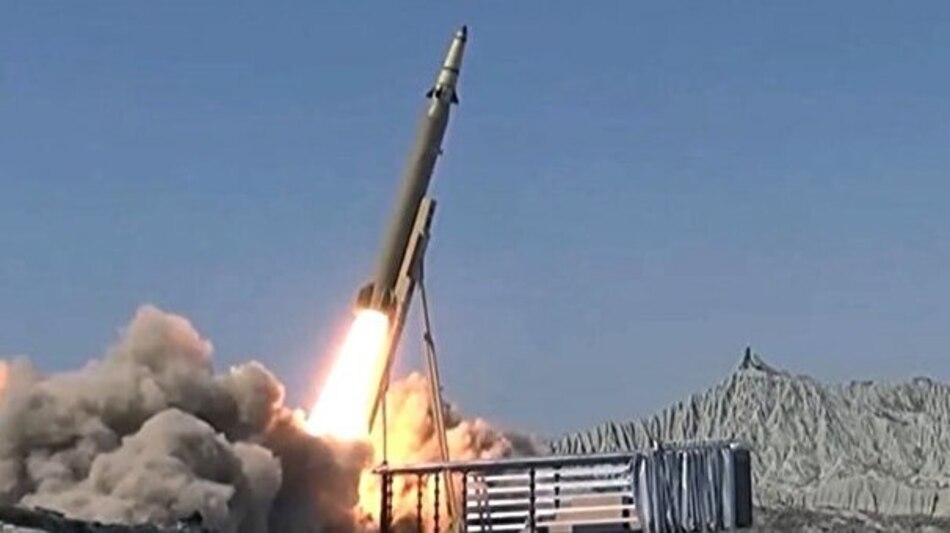 Irán presenta un nuevo misil balístico con 1,200 kilómetros de alcance