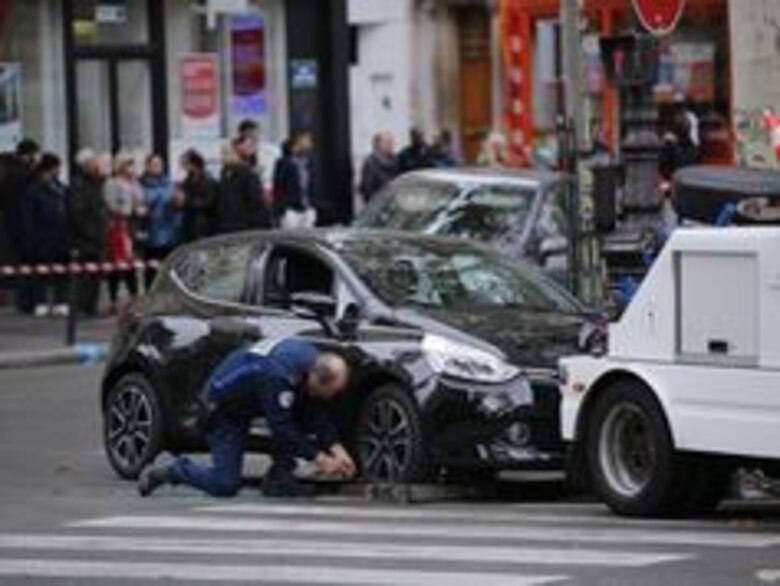 Francia prosigue contraataque en todos los frentes tras atentados