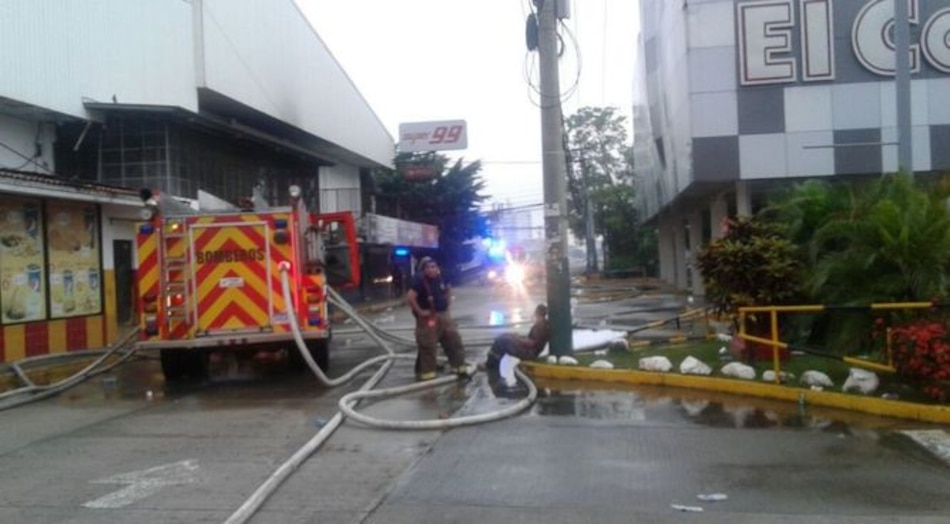 Dueños del almacén El Costo citados a declarar; continúan investigaciones por el incendio