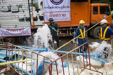 Tailandia: descartan evacuar a niños atrapados en cueva mediante buceo