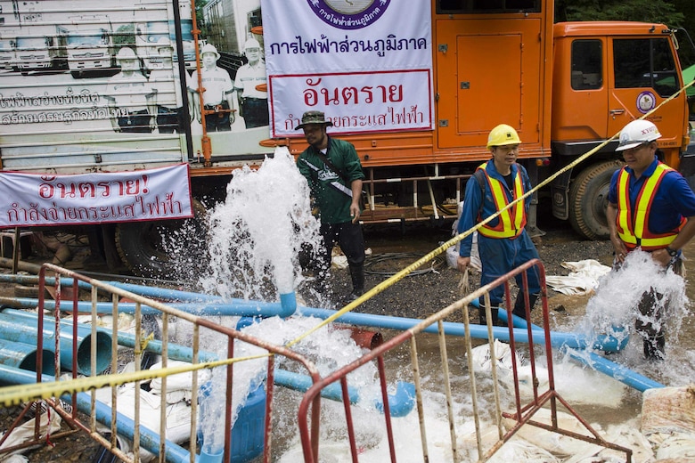 Tailandia: descartan evacuar a niños atrapados en cueva mediante buceo