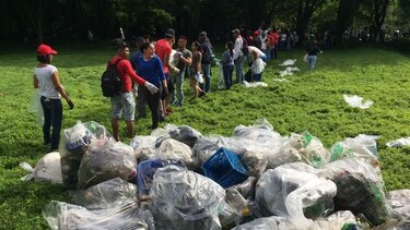 Limpian playas, costas y ríos en Panamá