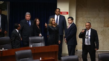 Yanibel Ábrego denuncia la presencia de 'personas armadas' en el recinto legislativo