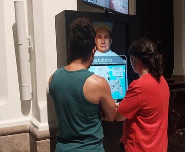 Turismo virtual: explora el Casco Antiguo con un monje guía