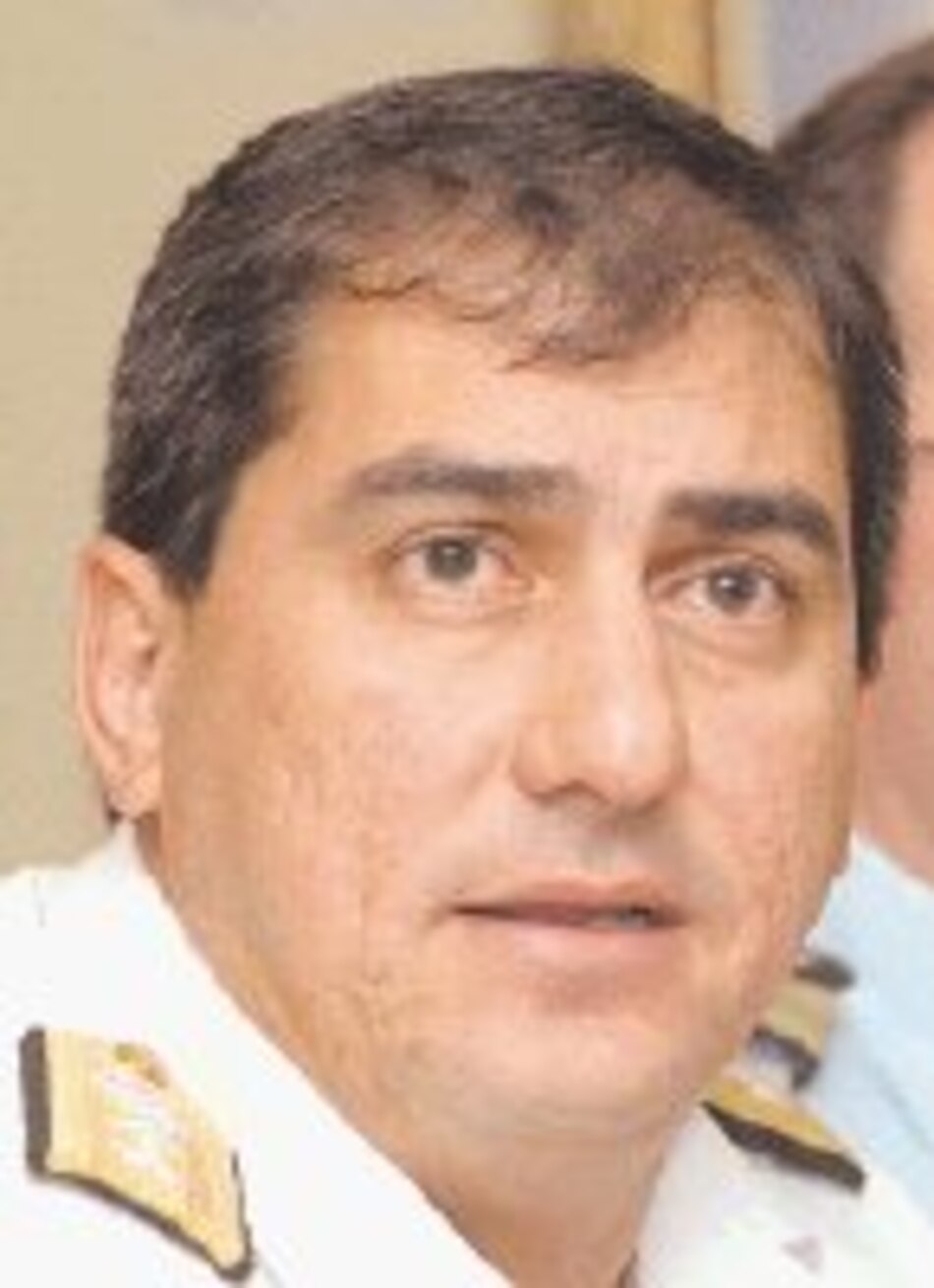 Torrijos entrega ‘ayuda’ a padres de marino muerto