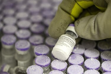 Suministro de vacunas Pfizer a Europa se verá retrasado temporalmente