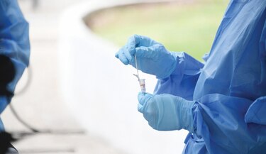 Se mantiene promedio de más de 800 casos por día; sugieren más acciones de prevención para bajar contagios