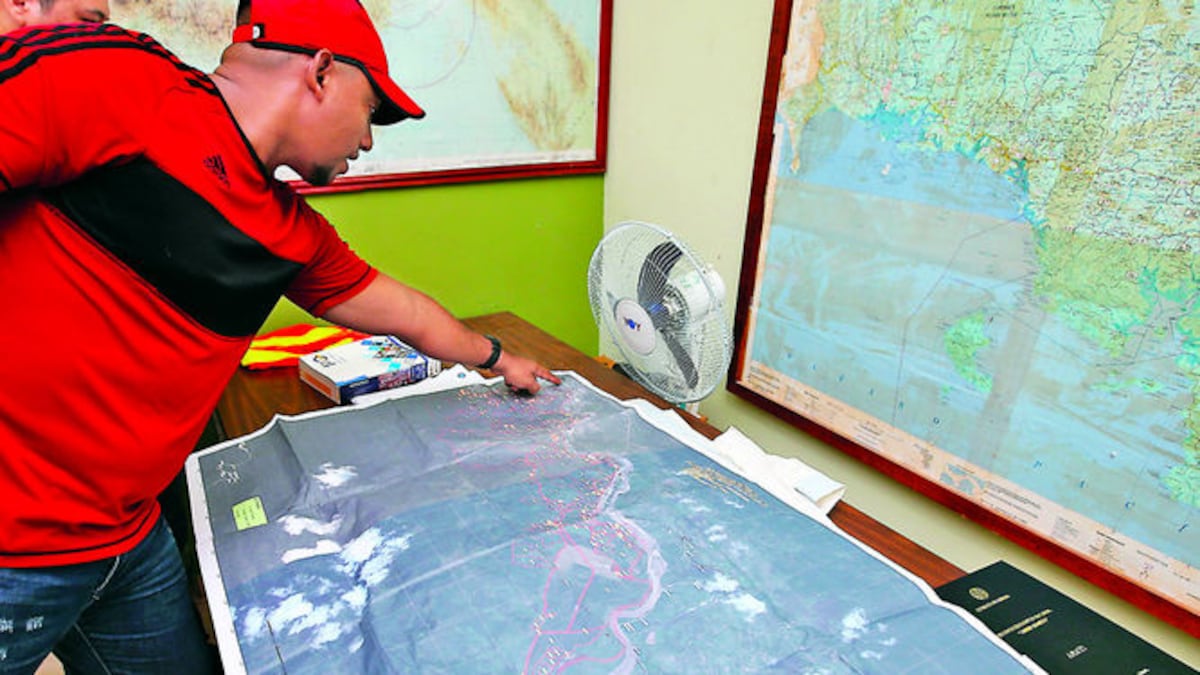 Técnicos del Instituto Geográfico Tommy Guardia trabajan en el reordenamiento del límite entre Panamá y Costa Rica.