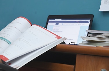 Meduca entrega guías impresas para reforzar clases a distancia    