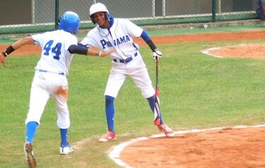 Panamá pierde 3-2 ante Cuba