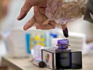 Venezolanos que se comen papeleta de voto, entre incidentes de legislativas