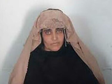 Juez paquistaní rechaza libertad condicional a la afgana de ojos verdes de National Geographic