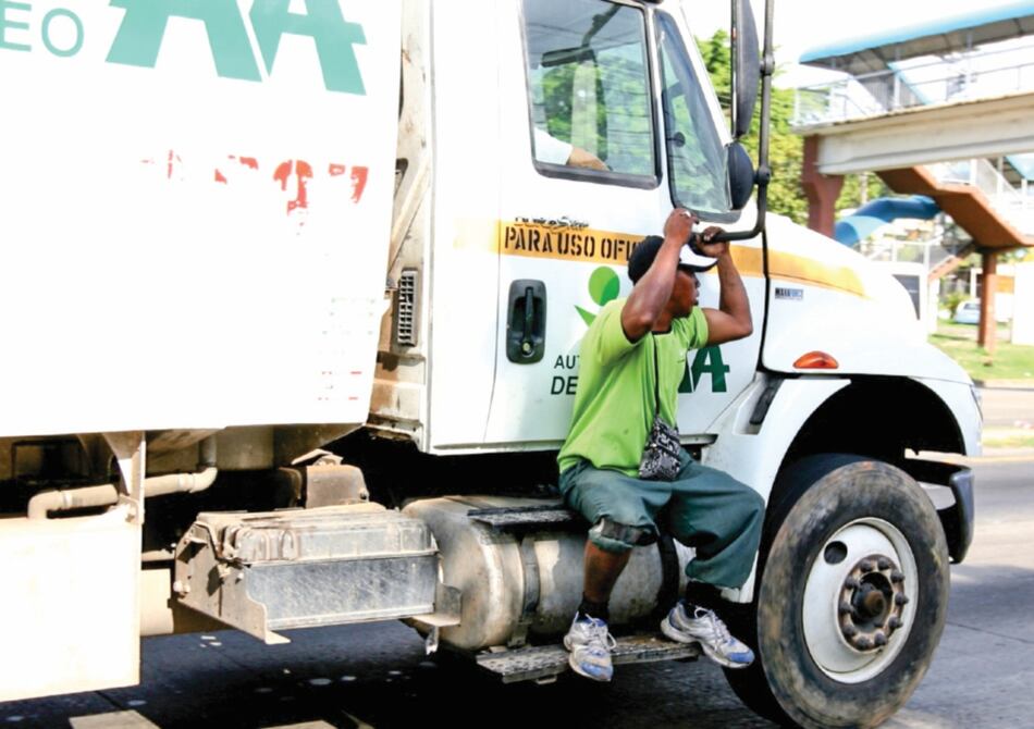 La Contraloría no refrenda contratos de la AAUD; los devuelve para subsanar