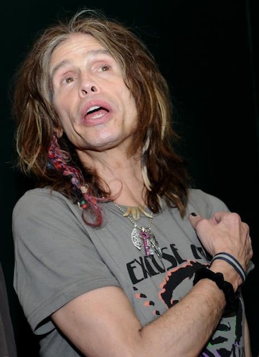 Steven Tyler perdió dos dientes
