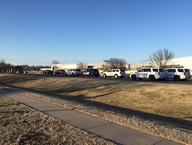 Al menos cuatro muertos y más de 30 heridos en tiroteo en Kansas