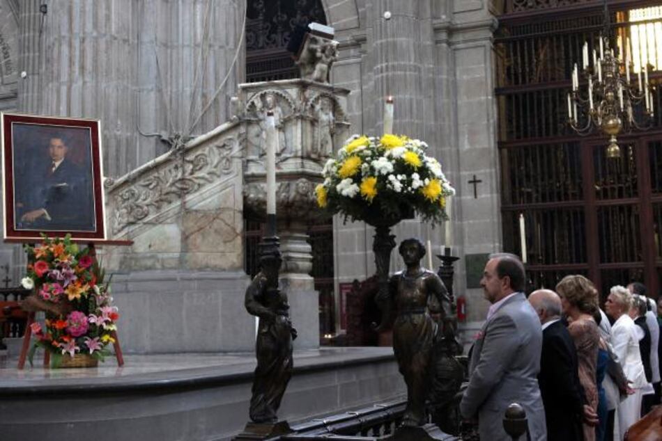 Mario Moreno 'Cantinflas' es recordado con misa en la Catedral de México