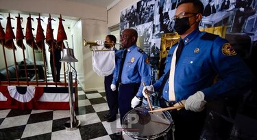 Bomberos de Panamá rinden tributo a colegas fallecidos tras atentados en las Torres Gemelas