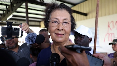 Quién es Jennifer Simons, la primera presidenta de Surinam, uno de los países más pobres de Sudamérica y que recientemente descubrió grandes reservas de petróleo