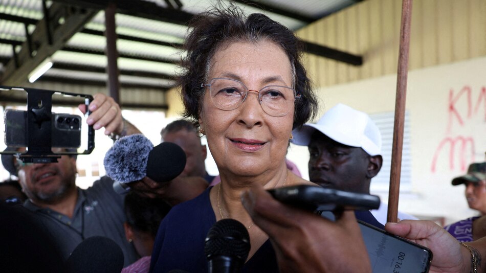 Quién es Jennifer Simons, la primera presidenta de Surinam, uno de los países más pobres de Sudamérica y que recientemente descubrió grandes reservas de petróleo