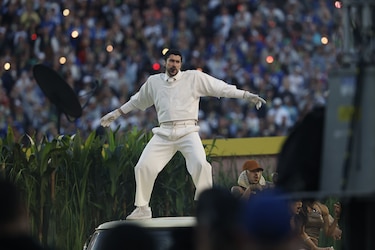 Congresistas republicanos piden a la FCC multar y ‘encerrar’ a Bad Bunny por el Super Bowl