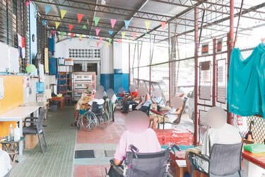 Adultos mayores, víctimas de negligencia y abusos en centros de atención