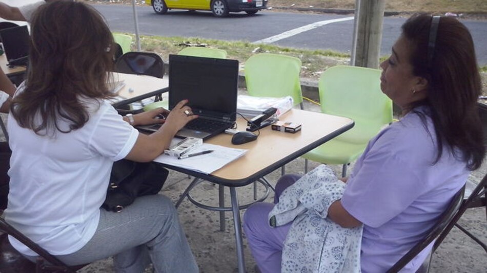 Afectados por apagones presentan reclamos a Gas Natural Fenosa