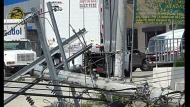 Choque de camión contra poste deja sin luz a varios sectores de Arraiján