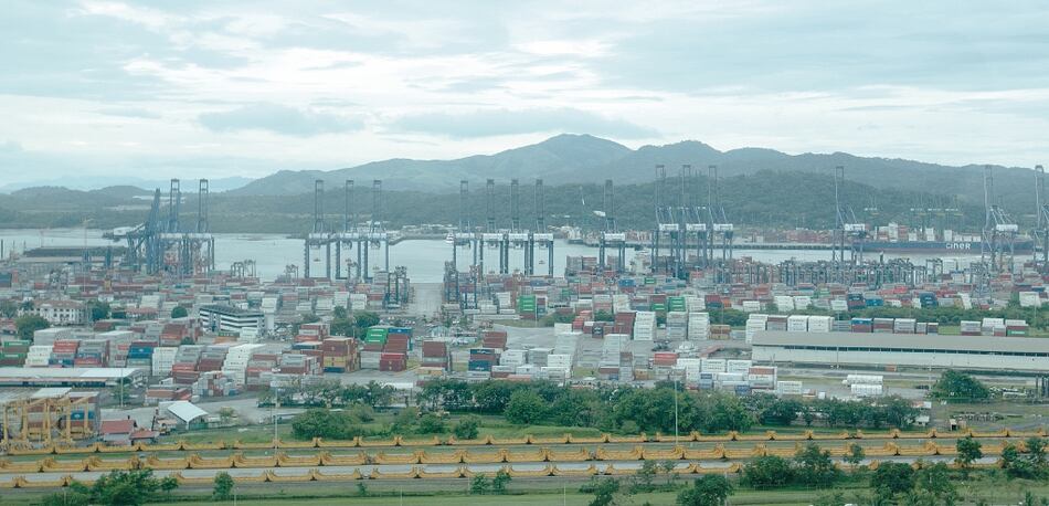 Panamá alcanza récord de 8.6 millones de TEU