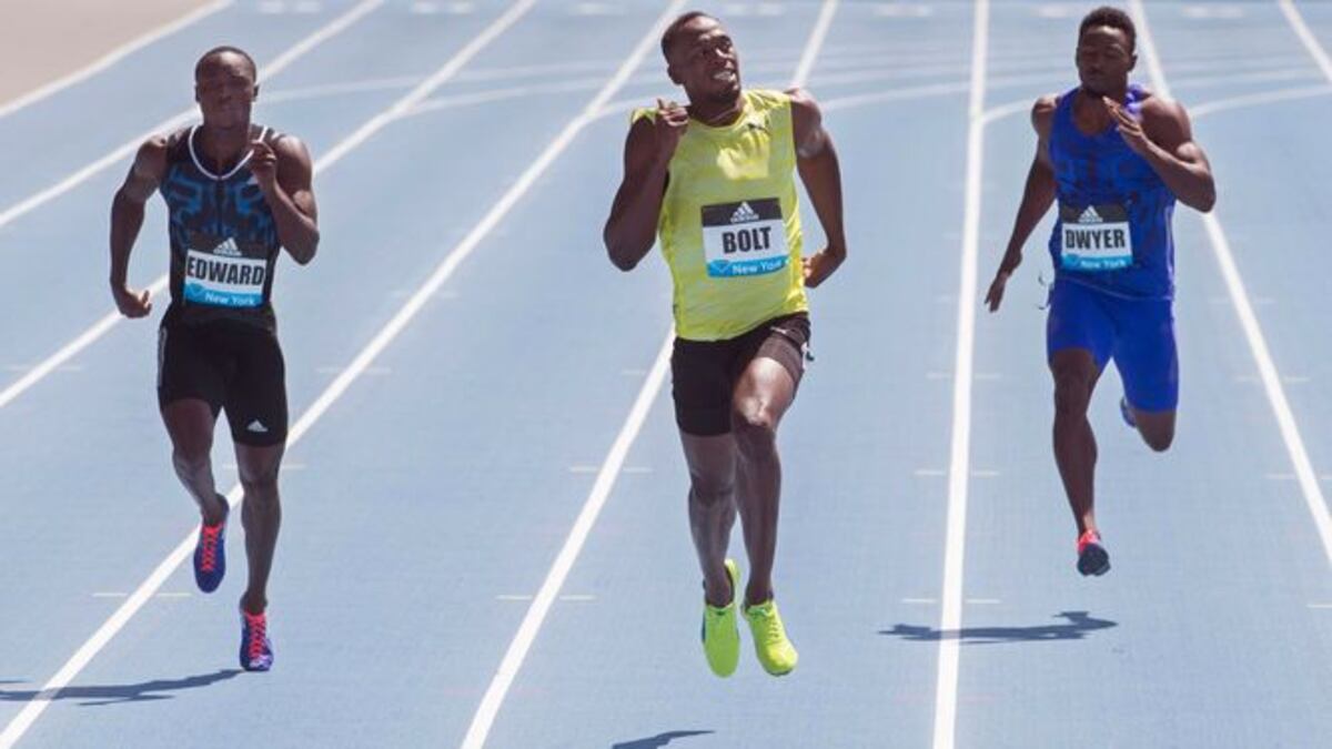 Usain Bolt le gana el duelo al panameño Alonso Edward
