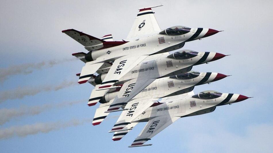 Estados Unidos moviliza 30 aviones mientras crece la especulación sobre un posible ataque a Irán