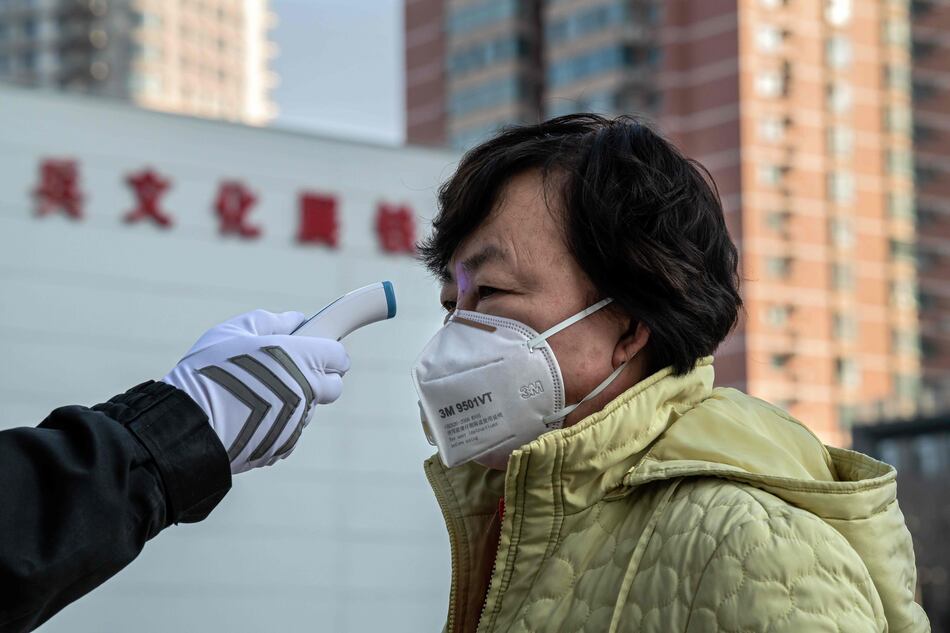 Aumenta a 304 el saldo de muertos por coronavirus en China