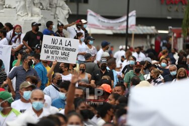 Fábrega protesta junto a sus seguidores por la posible revocatoria de su mandato