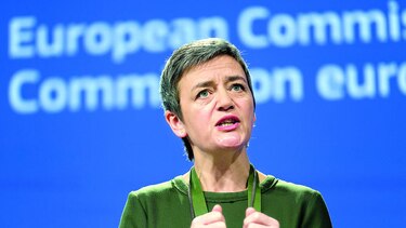 UE multa con $520 millones a tres bancos
