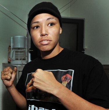 'La Fiera' Martínez retiene título súper gallo