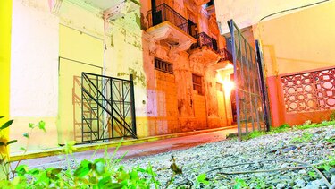 Vecinos rechazan portones en el Casco Antiguo