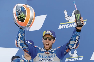 Rins se lleva el GP de Aragón