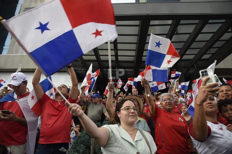 Miles de personas celebran el fallo de la Corte Suprema de Justicia en la Calle 50