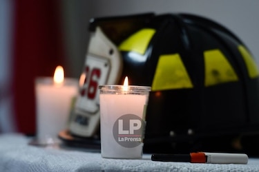 Bomberos de Panamá rinden tributo a colegas fallecidos tras atentados en las Torres Gemelas