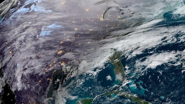 Qué es el vórtice polar, el principal detonante de la mayor tormenta de nieve que azota a Estados Unidos en décadas