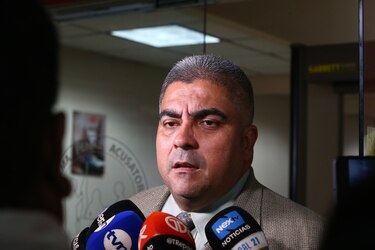 Imputan cargos a otros cinco estudiantes universitarios por lesiones ocasionadas a un subcomisionado de la policía