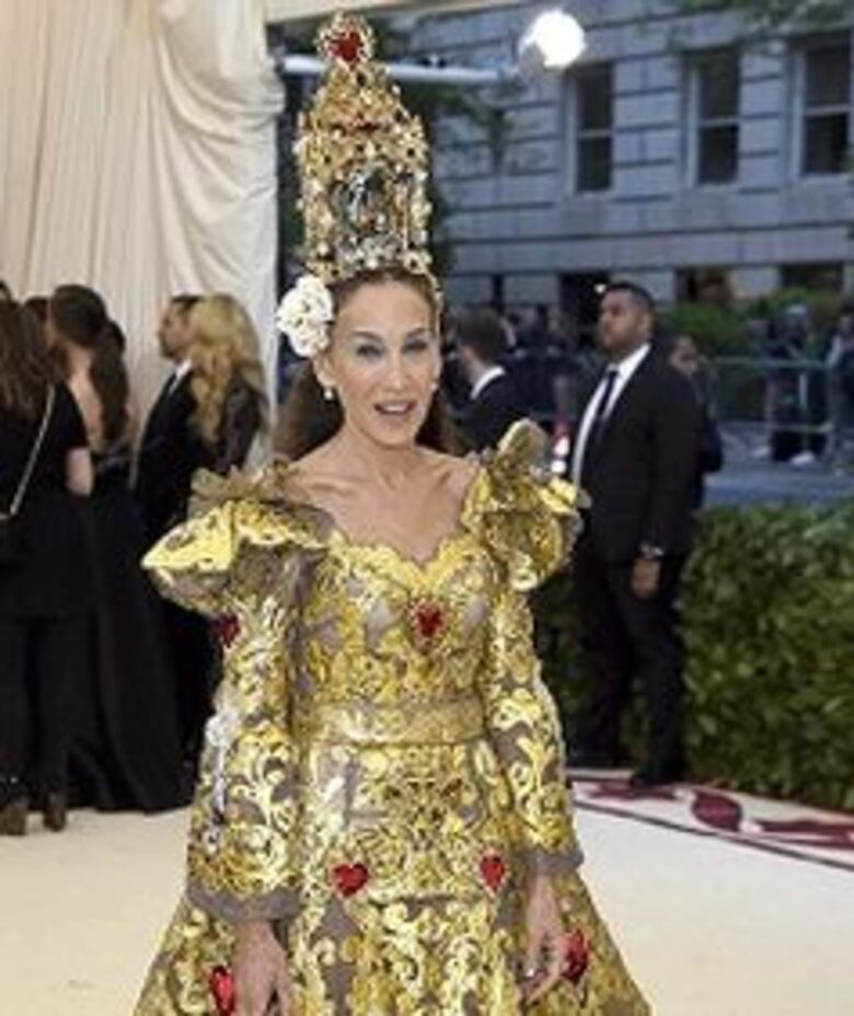 Vírgenes, ángeles y papisas en la célebre gala del Met en Nueva York