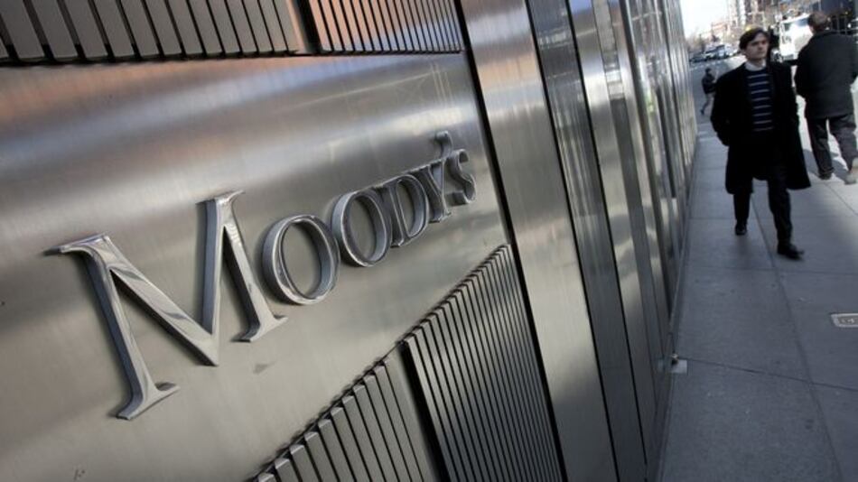 Moody's eleva nota de Paraguay a Ba1 y le aproxima a grado de inversión