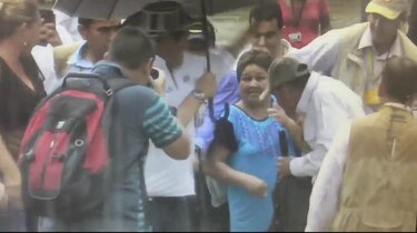 Video: Vicepresidente de Colombia pide perdón por pegarle coscorrón y paraguazo a su escolta
